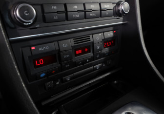 Подержанный автомобиль Audi A4 Sedan 2006 года (17 фото)