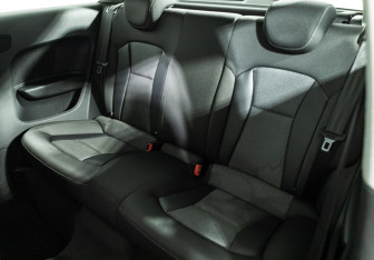 Подержанный автомобиль Audi A1 2011 года (10 фото)