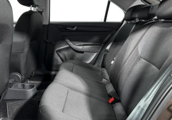 Подержанный автомобиль Skoda Rapid Liftback 2018 года (12 фото)