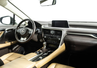 Подержанный автомобиль Lexus RX 2018 года (9 фото)