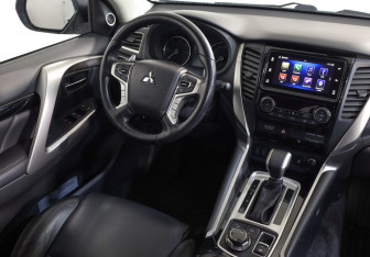 Подержанный автомобиль Mitsubishi Pajero Sport 2018 года (7 фото)