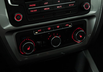 Подержанный автомобиль Volkswagen Jetta Sedan 2017 года (15 фото)