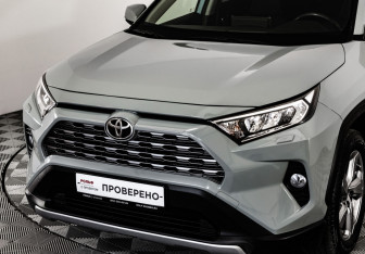 Подержанный автомобиль Toyota RAV4 2020 года (10 фото)