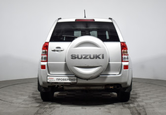 Подержанный автомобиль Suzuki Grand Vitara 2007 года (6 фото)