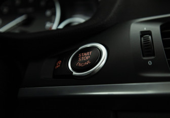 Подержанный автомобиль BMW X3 2014 года (18 фото)