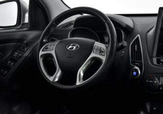 Подержанный автомобиль Hyundai ix35 2011 года (14 фото)