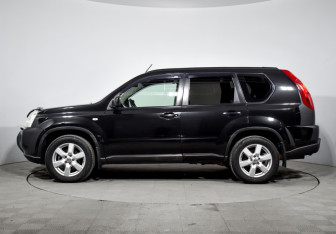 Подержанный автомобиль Nissan X-Trail 2010 года (8 фото)
