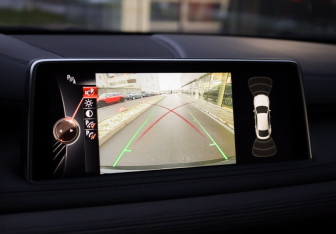 Подержанный автомобиль BMW X6 2016 года (20 фото)