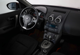 Подержанный автомобиль Nissan Qashqai 2011 года (9 фото)