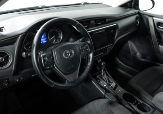 Подержанный автомобиль Toyota Corolla Sedan 2018 года (11 фото)