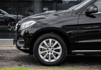 Подержанный автомобиль Mercedes-Benz GLE 2016 года (10 фото)