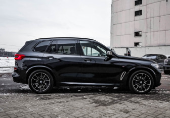 Подержанный автомобиль BMW X5 2019 года (6 фото)