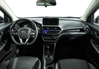 Подержанный автомобиль Changan Alsvin 2023 года (13 фото)