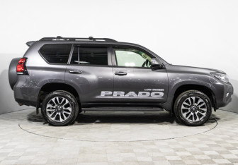Подержанный автомобиль Toyota Land Cruiser Prado 2022 года (4 фото)