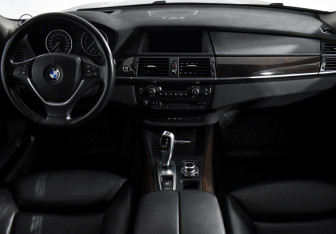 Подержанный автомобиль BMW X5 2013 года (16 фото)