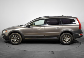 Подержанный автомобиль Volvo XC70 2008 года (8 фото)