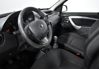 Подержанный автомобиль Nissan Terrano 2020 года (9 фото)
