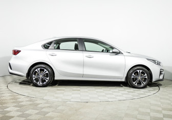 Подержанный автомобиль Kia Cerato Sedan 2019 года (4 фото)