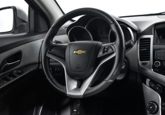 Подержанный автомобиль Chevrolet Cruze Sedan 2011 года (15 фото)