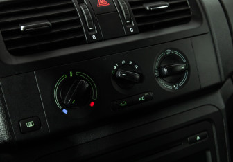 Подержанный автомобиль Skoda Fabia Wagon 2014 года (15 фото)