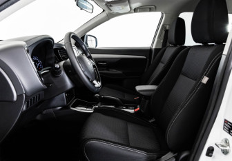 Подержанный автомобиль Mitsubishi Outlander 2018 года (19 фото)