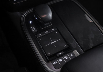 Подержанный автомобиль Lexus LS 2021 года (24 фото)