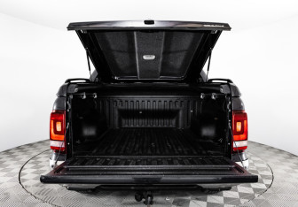 Подержанный автомобиль Volkswagen Amarok 2018 года (24 фото)