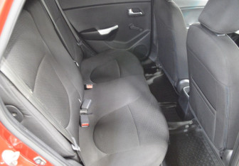 Подержанный автомобиль Kia Rio Hatchback 2014 года (13 фото)