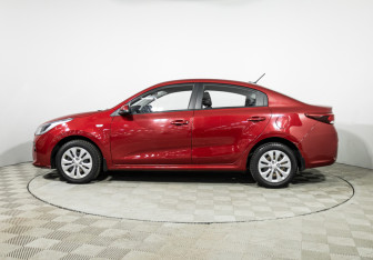 Подержанный автомобиль Kia Rio Sedan 2018 года (8 фото)