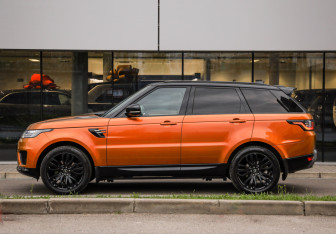 Подержанный автомобиль Land Rover Range Rover Sport 2018 года (9 фото)