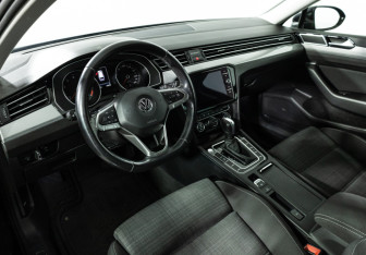 Подержанный автомобиль Volkswagen Passat Wagon 2019 года (11 фото)