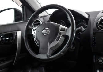 Подержанный автомобиль Nissan Qashqai 2010 года (12 фото)