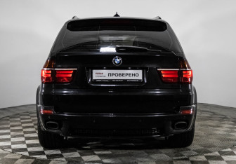 Подержанный автомобиль BMW X5 2013 года (6 фото)