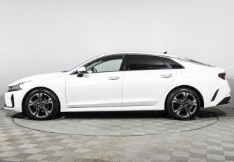 Подержанный автомобиль Kia K5 2022 года (8 фото)