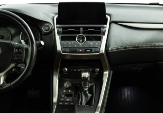 Подержанный автомобиль Lexus NX 2018 года (14 фото)