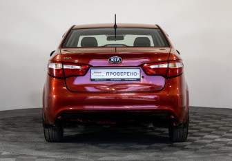 Подержанный автомобиль Kia Rio Sedan 2011 года (6 фото)