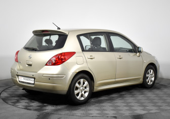 Подержанный автомобиль Nissan Tiida Hatchback 2013 года (5 фото)