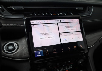 Подержанный автомобиль Jeep Grand Cherokee 2022 года (17 фото)