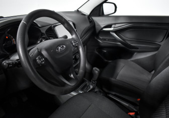 Подержанный автомобиль LADA (ВАЗ) Vesta Sedan 2018 года (9 фото)