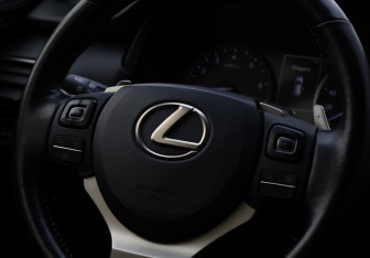 Подержанный автомобиль Lexus NX 2017 года (10 фото)