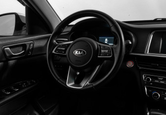 Подержанный автомобиль Kia Optima Sedan 2018 года (15 фото)
