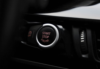 Подержанный автомобиль BMW X6 2017 года (24 фото)