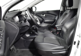 Подержанный автомобиль Hyundai ix35 2012 года (10 фото)