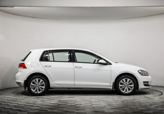 Подержанный автомобиль Volkswagen Golf Hatchback 2013 года (4 фото)