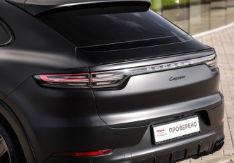 Подержанный автомобиль Porsche Cayenne 2021 года (12 фото)