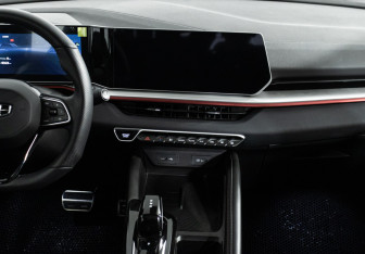 Подержанный автомобиль Geely Coolray 2024 года (14 фото)