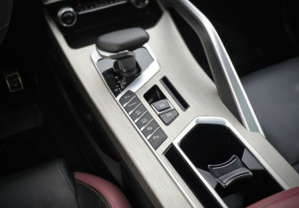 Подержанный автомобиль Geely Coolray 2023 года (28 фото)