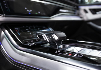 Подержанный автомобиль Audi Q8 2020 года (27 фото)