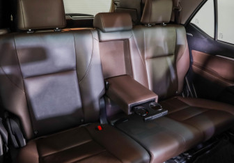 Подержанный автомобиль Toyota Fortuner 2017 года (34 фото)