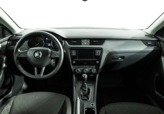 Подержанный автомобиль Skoda Octavia Liftback 2018 года (13 фото)